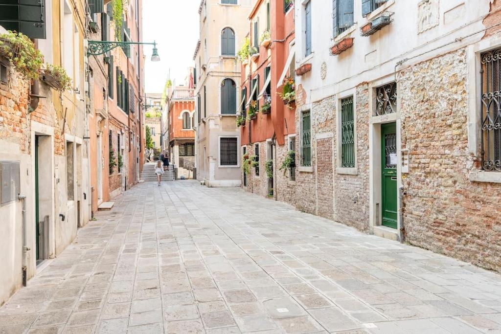 Dream'S Door With Canal View In Venedig Exteriör bild
